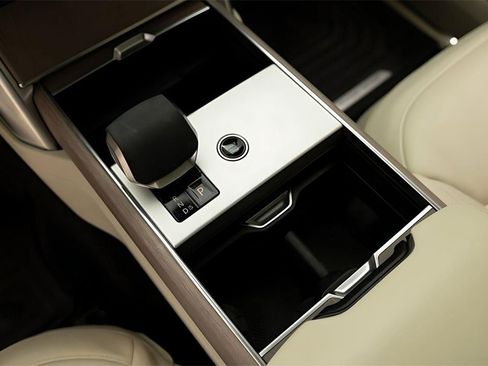 Used 2025 Land Rover Range Rover Autobiography image 37