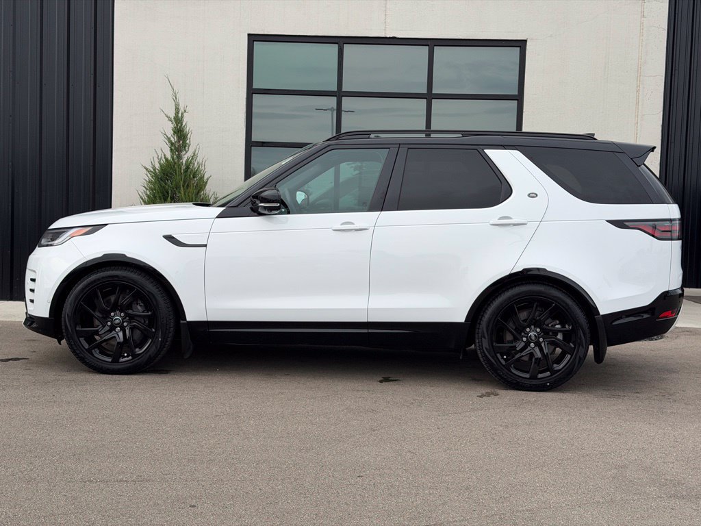 Used 2024 Land Rover Discovery Dynamic SE AWD/4WD image 2