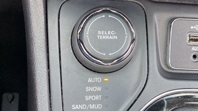 Used 2019 Jeep Cherokee Limited AWD/4WD image 20