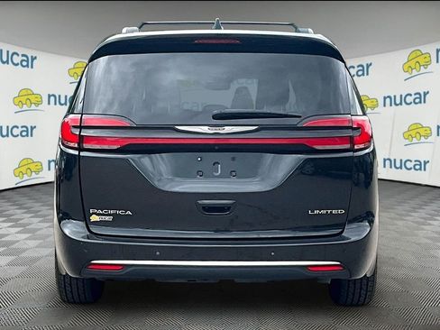 Used 2023 Chrysler Pacifica Limited FWD image 5