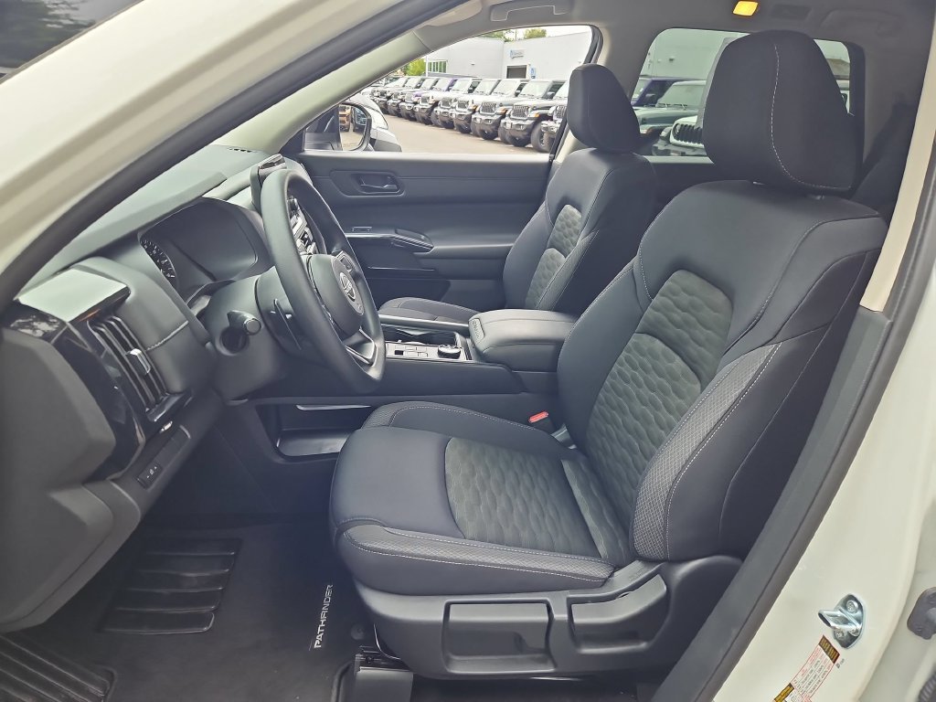 Used 2025 Nissan Pathfinder S AWD/4WD image 12