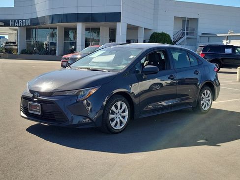 Used 2024 Toyota Corolla LE FWD image 2