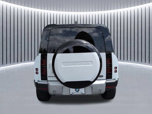 Certified 2023 Land Rover Defender 110 SE AWD/4WD image 4