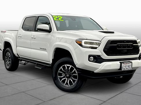 Used 2022 Toyota Tacoma TRD Sport image 2