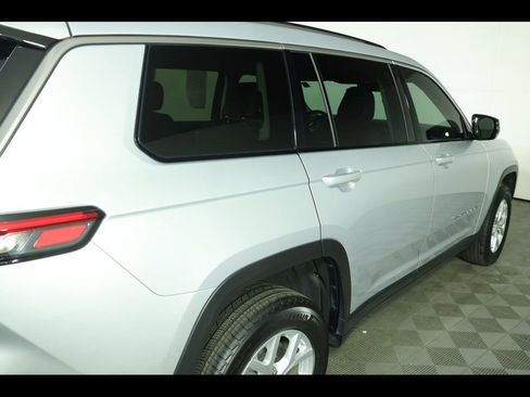 Used 2023 Jeep Grand Cherokee L Limited image 19