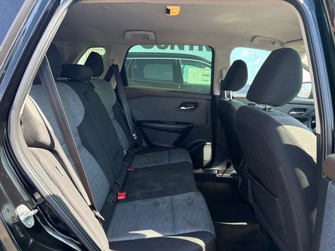 Used 2023 Nissan Rogue SV image 31