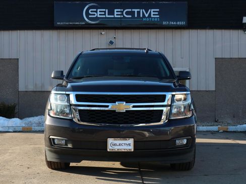Used 2018 Chevrolet Suburban LT w/ Luxury Package image 2