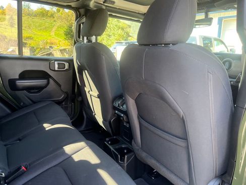 Used 2022 Jeep Gladiator Sport AWD/4WD image 32