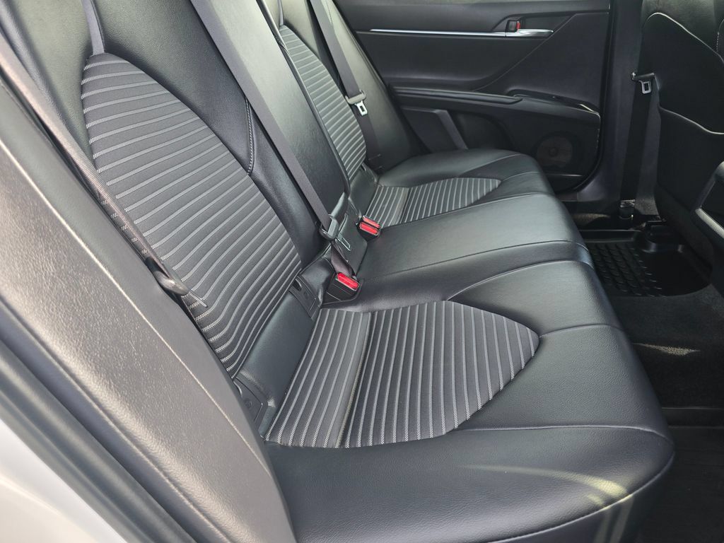 Used 2018 Toyota Camry SE FWD image 13