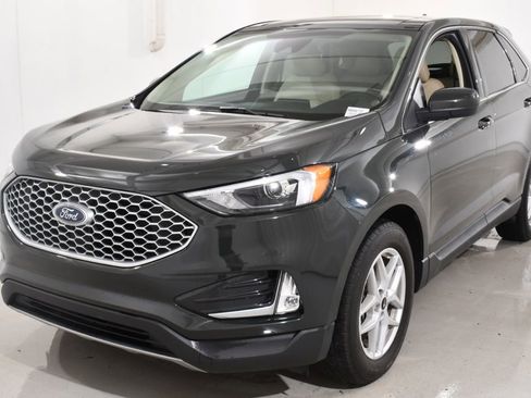 Used 2024 Ford Edge SEL w/ Convenience Package AWD/4WD image 2