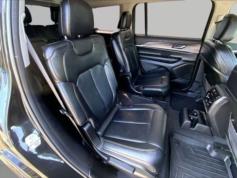 Used 2023 Jeep Grand Cherokee L Limited w/ Black Appearance Package RWD image 18