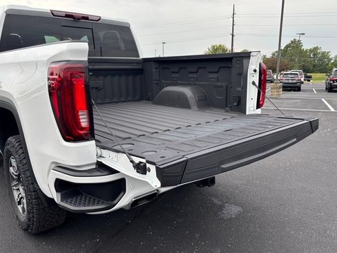 Used 2024 GMC Sierra 1500 AT4 w/ Technology Package AWD/4WD image 20
