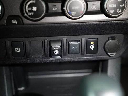 Used 2020 Toyota Tacoma TRD Off-Road image 28