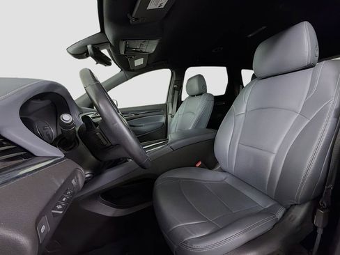 Used 2024 Buick Enclave Premium image 13