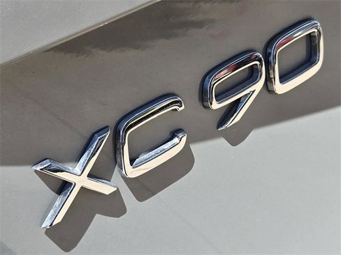 Used 2025 Volvo XC90 T8 Ultra w/ Protection Package Premier image 18