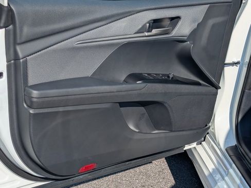 Used 2025 Toyota Camry SE image 10