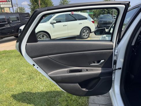Used 2023 Hyundai Elantra SEL FWD image 22