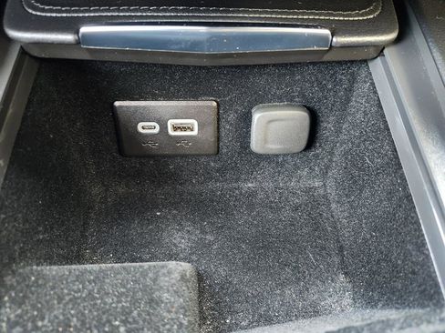 Used 2025 Cadillac XT4 Premium Luxury image 35