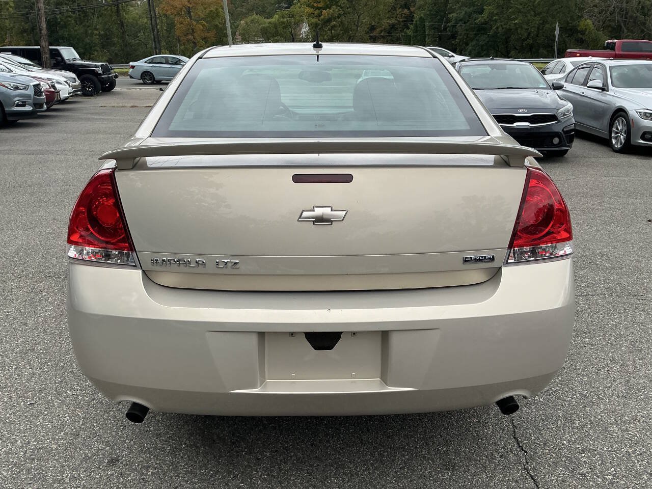 Used 2012 Chevrolet Impala LTZ FWD image 6