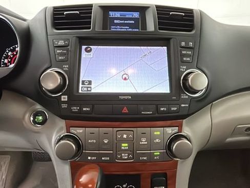 Used 2010 Toyota Highlander Limited AWD/4WD image 23