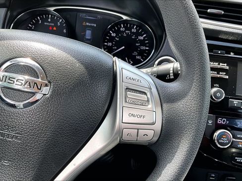 Used 2015 Nissan Rogue SV FWD image 13