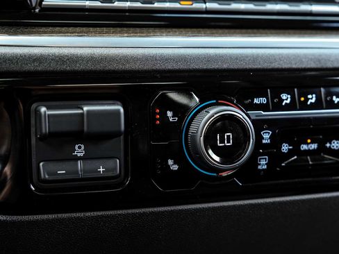 Used 2024 Chevrolet Silverado 2500 LT w/ Midnight Edition image 25