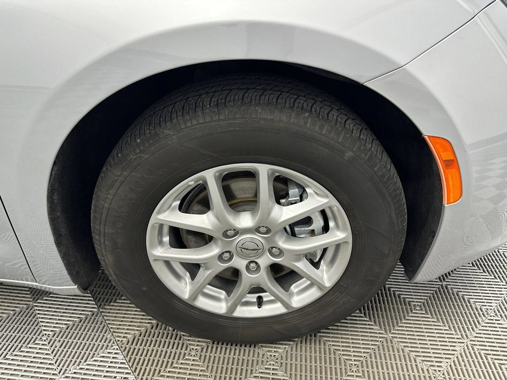 Used 2023 Chrysler Voyager LX FWD image 13