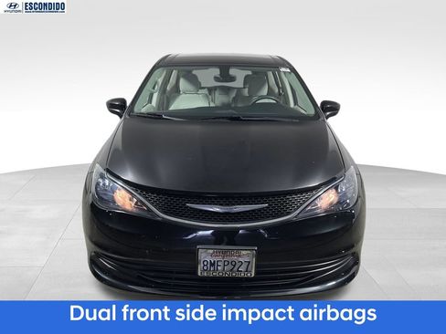 Used 2017 Chrysler Pacifica LX FWD image 8