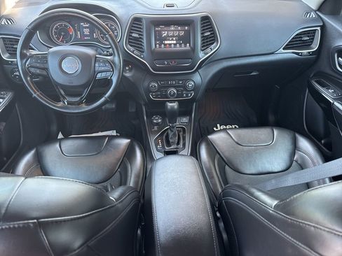 Used 2020 Jeep Cherokee Latitude Plus image 17