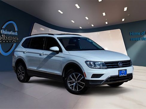 Used 2020 Volkswagen Tiguan SE w/ Panoramic Sunroof Package image 2