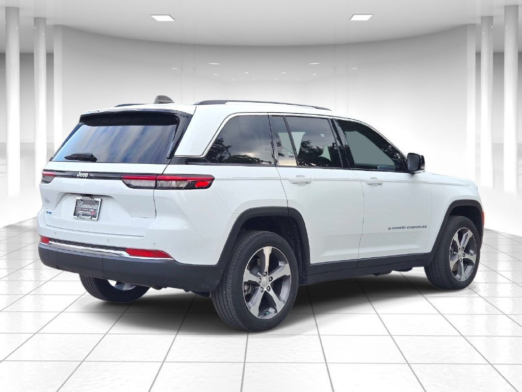 Used 2023 Jeep Grand Cherokee 4WD 4xe image 3
