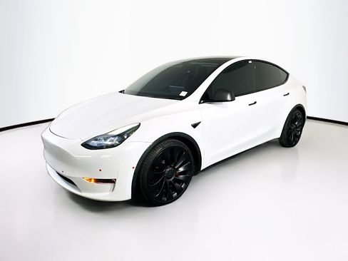 Used 2022 Tesla Model Y Performance AWD/4WD image 3