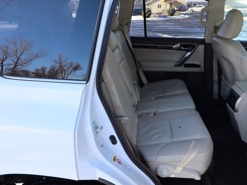 Used 2015 Lexus GX 460 w/ Premium Package image 21