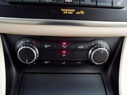 Used 2014 Mercedes-Benz CLA 250 4MATIC image 25