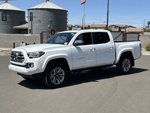 Used 2018 Toyota Tacoma Limited image 1