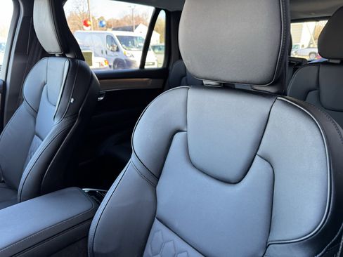 Used 2025 Volvo XC90 B5 Plus image 10