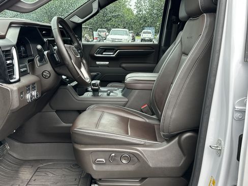 Used 2024 GMC Sierra 1500 Denali w/ Denali Reserve Package AWD/4WD image 9