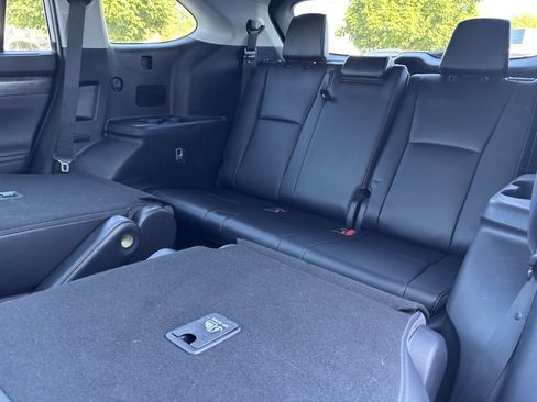 Used 2021 Toyota Highlander Platinum AWD/4WD image 23