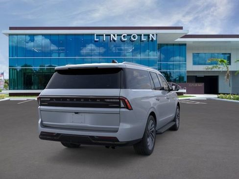 New 2026 Lincoln Navigator L Premier AWD/4WD image 8