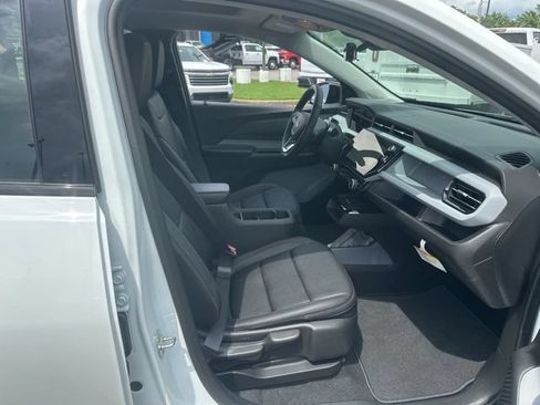 New 2027 Chevrolet Bolt RS w/ Super Cruise Package FWD image 31