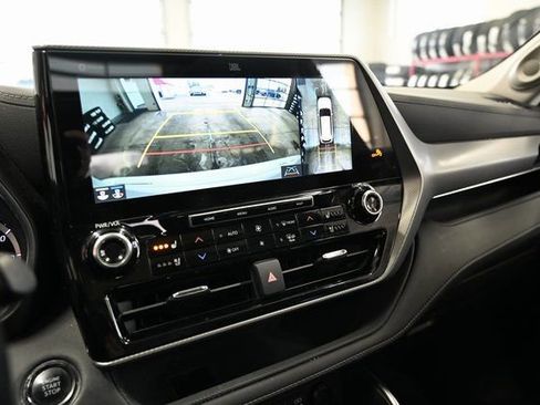 Used 2022 Toyota Highlander Platinum image 18