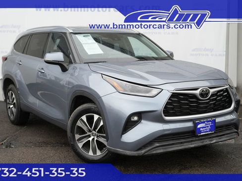 Used 2021 Toyota Highlander XLE image 1