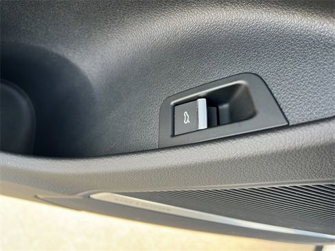 Used 2022 Audi Q8 Premium Plus w/ Premium Plus Package image 25