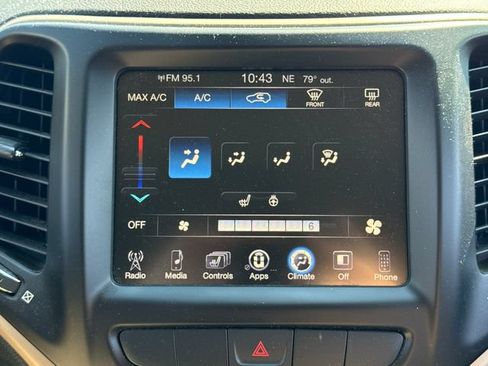 Used 2014 Jeep Cherokee Latitude w/ Cold Weather Group AWD/4WD image 26