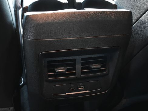 Used 2024 Chevrolet Colorado Z71 w/ Z71 Convenience Package 2 image 11