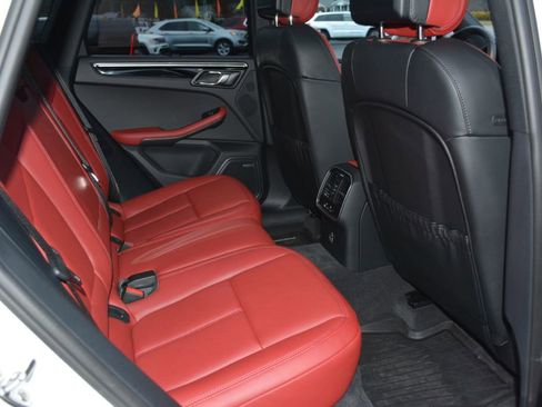 Used 2025 Porsche Macan Turbo image 10