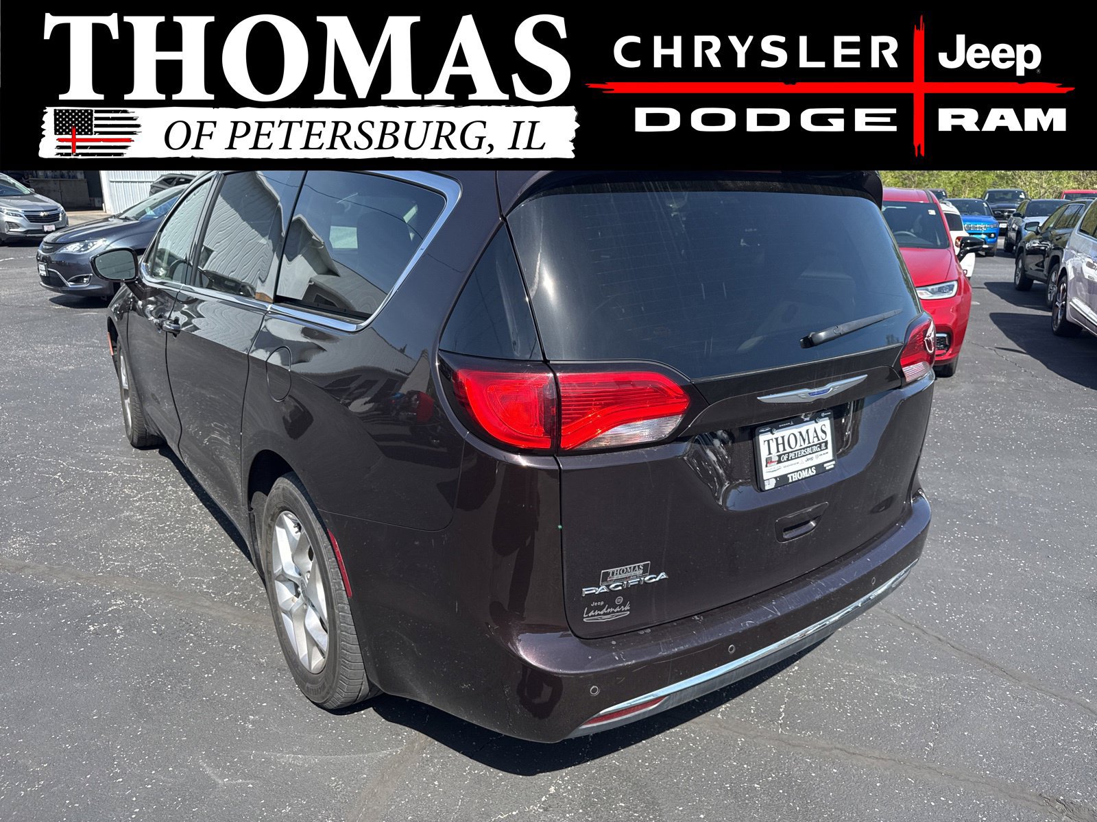 Used 2019 Chrysler Pacifica Touring Plus w/ Tire & Wheel Group FWD image 5