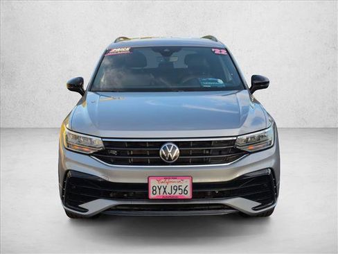 Certified 2022 Volkswagen Tiguan SE R-Line image 2