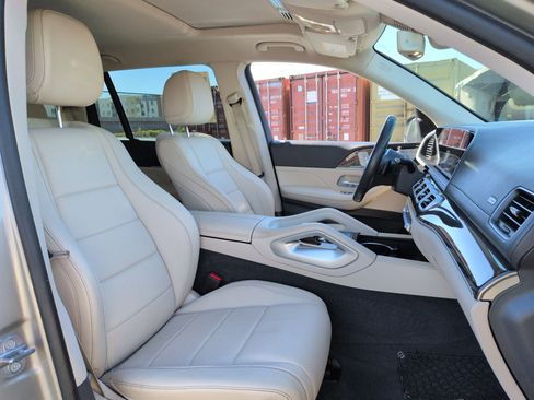 Used 2020 Mercedes-Benz GLS 450 4MATIC image 34