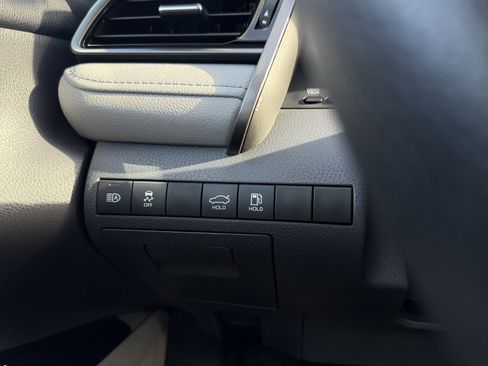 Used 2019 Toyota Camry LE image 23